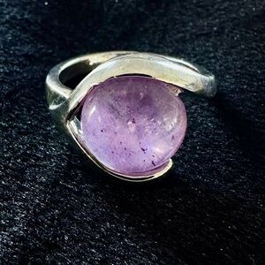 Elegant Silver and Purple Gemstone Ring